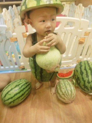 Illustration for article titled These Are China's Watermelon Kids